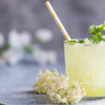 Holunderblüten für Körper und Haut